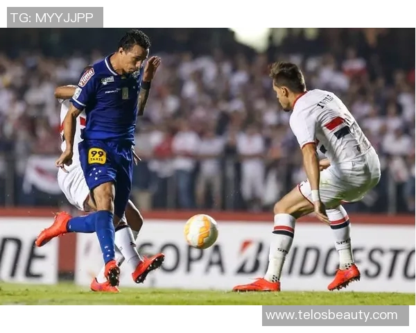 克鲁塞罗与圣保罗激战正酣谁能在这场对决中笑到最后